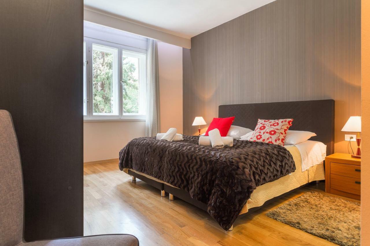Golden Split Rooms Luaran gambar