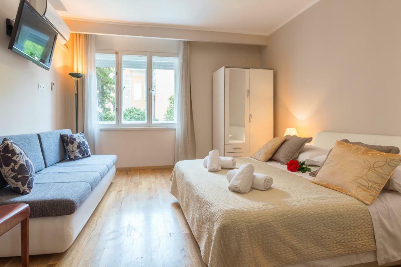 Golden Split Rooms Luaran gambar