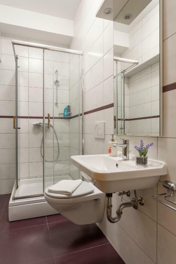 Golden Split Rooms Luaran gambar