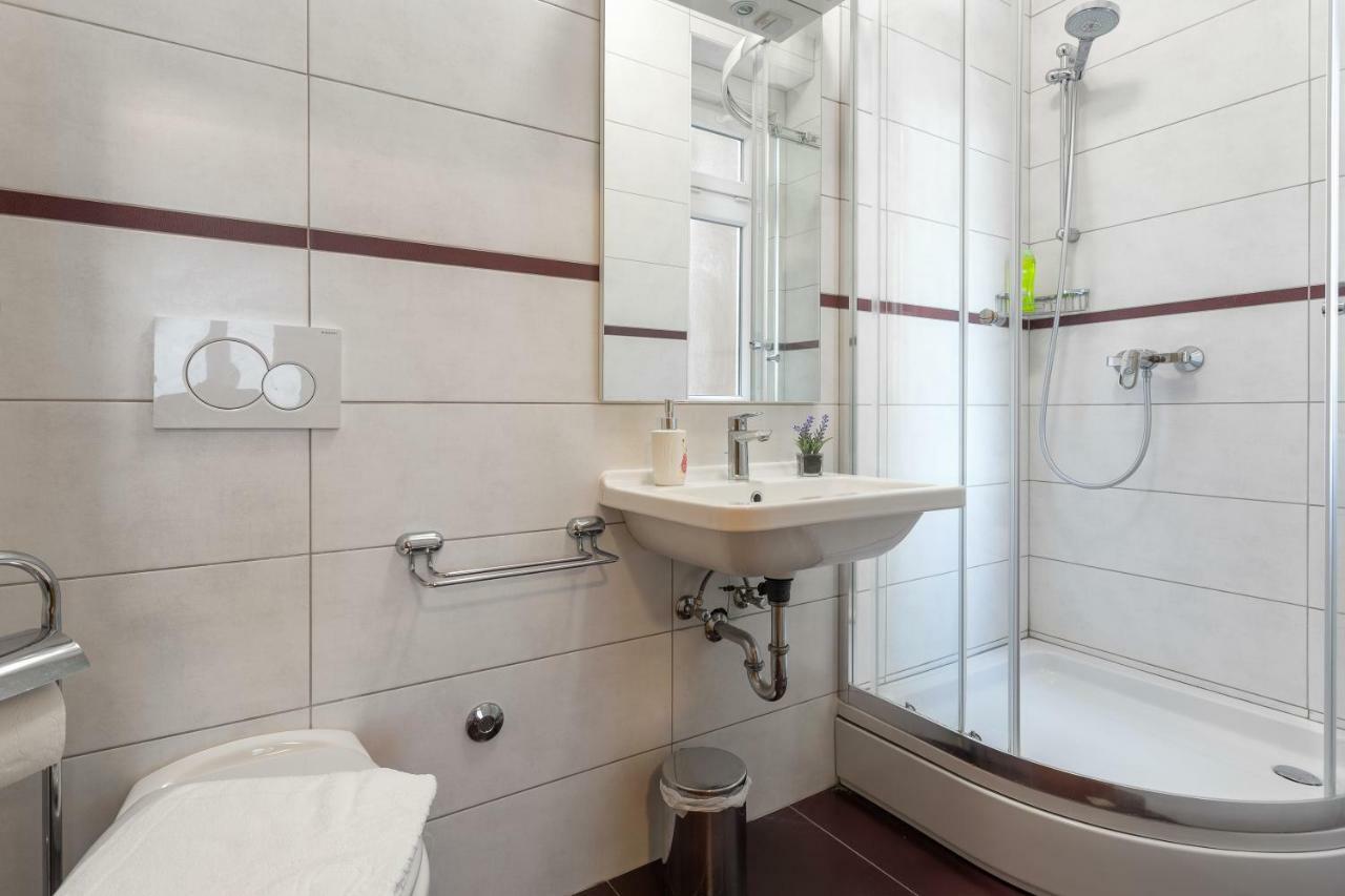 Golden Split Rooms Luaran gambar