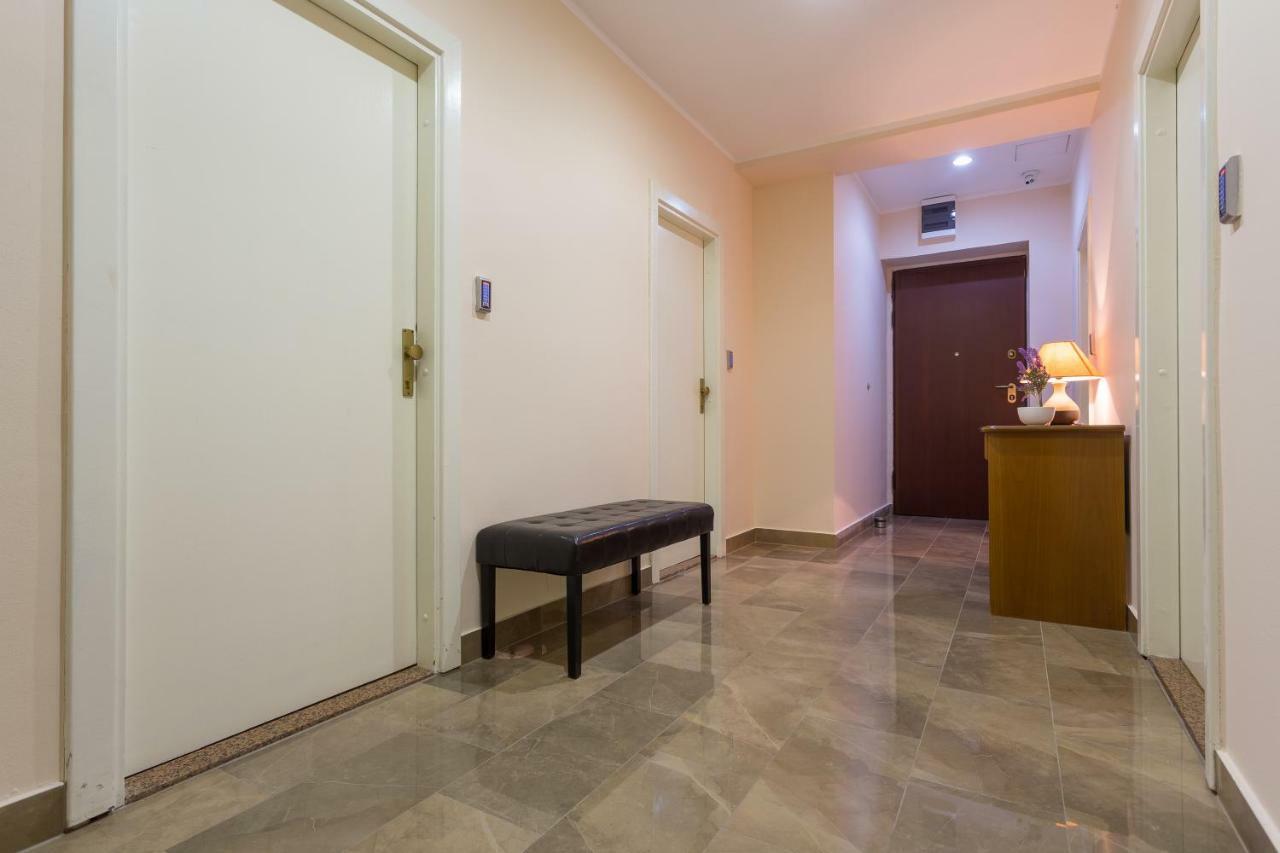 Golden Split Rooms Luaran gambar
